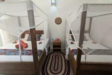ペンション Mkadi Beach House