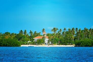 Otel Casa Blanca By The Sea