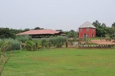 فندق Deshawar Resort