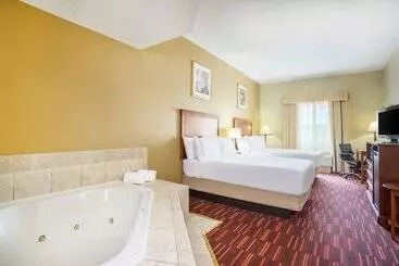 Holiday Inn Express Hotel & Suites Woodbridge, An Ihg