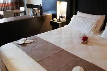 Wall Art Hotel & Residence