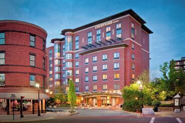 호텔 Courtyard By Marriott Boston Brookline