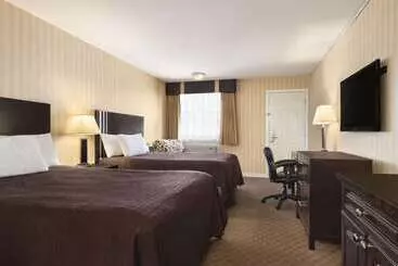 Hotelli Travelodge By Wyndham Kamloops Mountview