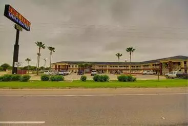 Hotel Deluxe Inn & Suites