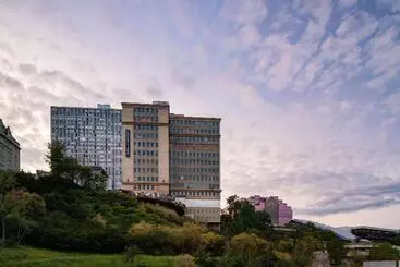 Отель Courtyard By Marriott Edmonton Downtown