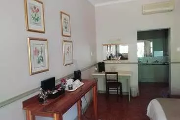 فندق Housemartin Guest Lodge