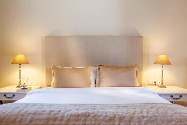 ホテル Aegean Suites, Santikos Collection