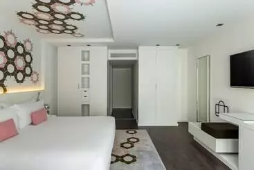 Отель Room Mate Carla