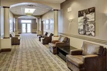 Отель Lakeview Inns & Suites   Fort Saskatchewan