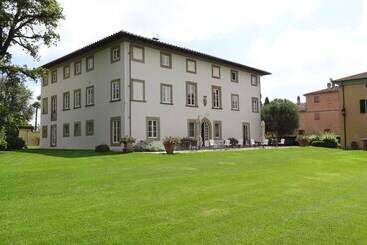 فندق Pratello Country Resort