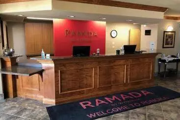 모텔 Ramada By Wyndham Ponoka