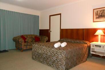 Augusta S Georgiana Molloy Motel