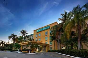 فندق La Quinta Inn & Suites By Wyndham Sawgrass