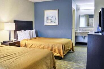 Отель Quality Inn Thornburg