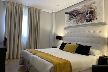هتل Suites Feria De Madrid