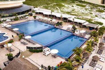 Seadust Cancun Family Resort  All Inclusive