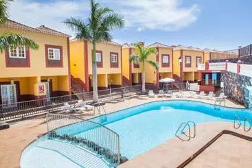 Apartamentos HC7 Breñas Garden