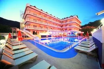 Hotel Musti S Royal Plaza