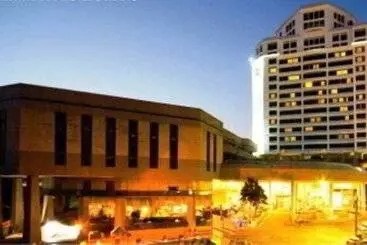 ホテル Thumrin Thana