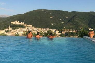 ホテル Agriturismo Collerisana