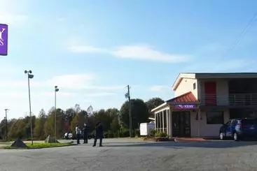 ホテル Bravo Inn Greensboro