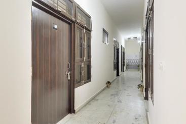 فندق Spot On 76176  Royal Palace