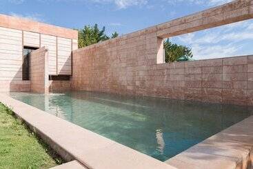 호텔 Hôtel Spa La Romana, The Originals Relais