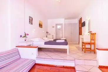 Hotelli Froudi Rooms