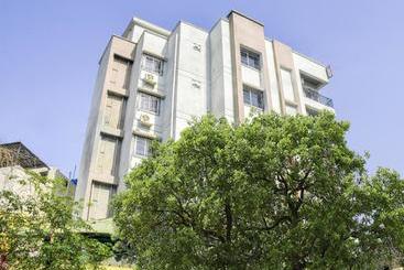 فندق Capital O 77924 Convivial Queen