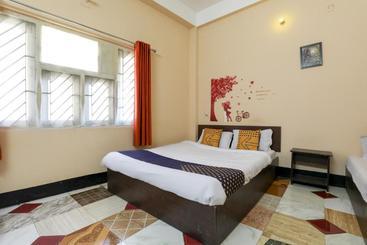 Hotelli Spot On 76819 Eden Villa