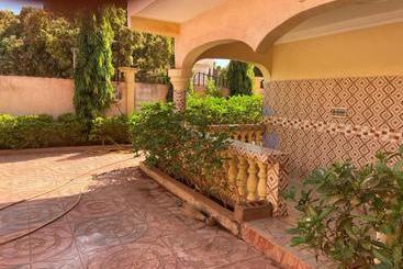 Pensionat Villa Chambre C Climatisée Douche Cuisine Salon