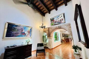 Suite Colonial by Cristi Boutique Hotel