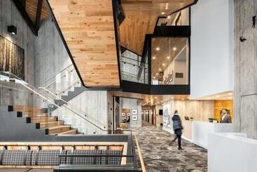 Peaks Hotel And Suites