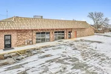 Eleven Boutique Hotel Llc