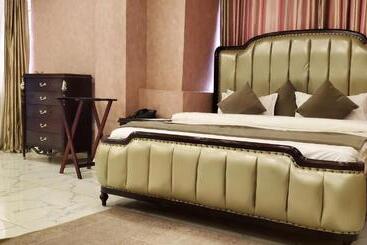 Отель The Palms