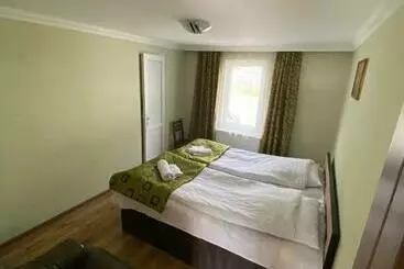 پانسیون Nino's Guest House