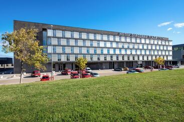 Отель Diagonal Plaza