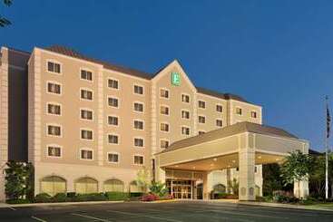 فندق Embassy Suites By Hilton Dulles Airport