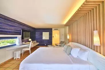 La Creole Beach Hotel & Spa