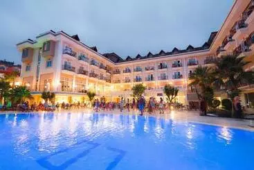هتل L'Oceanica Beach Resort