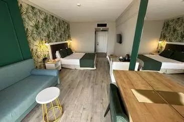 호텔 L'Oceanica Beach Resort