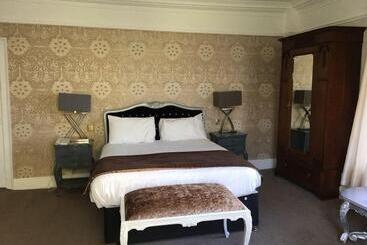 בית מלון כפרי Risley Hall