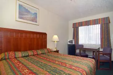 בית מלון כפרי American Inn & Suites