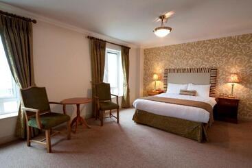 בית מלון כפרי Bracken Court