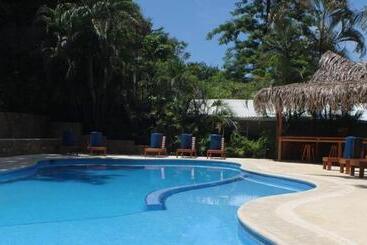 Esencia Hotel And Villas