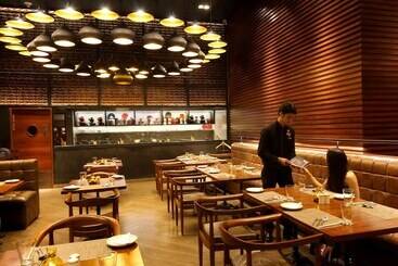 Hotel Lemon Tree Premier City Center