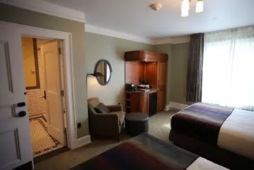 Отель Mammoth Hot Springs & Cabins   Inside The Park