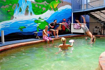 فندق Nomads Esplanade backpackers hostel