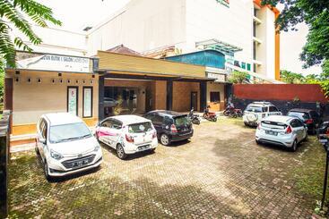 Hotell Spot On 3858 Elsana Transit