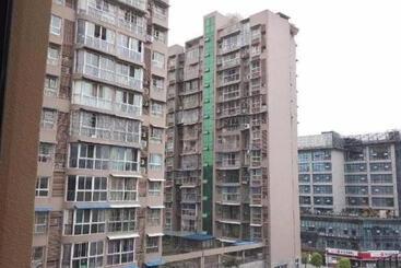 Iu Hotel Chengdu Jianyang Xiongzhou Plaza